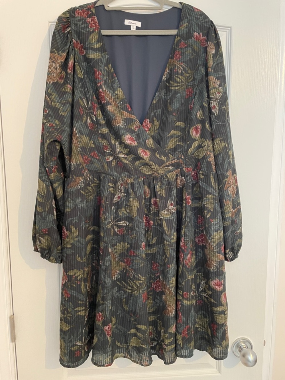 Reitmans Dark Floral Long Sleeve Wrap Dress in Green and Red